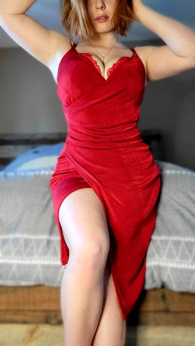 Do You Like Your Redheads Dressed In Red? 💋